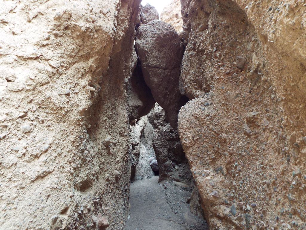 Alternate landscape view showing how tight the canyon walls are through here: