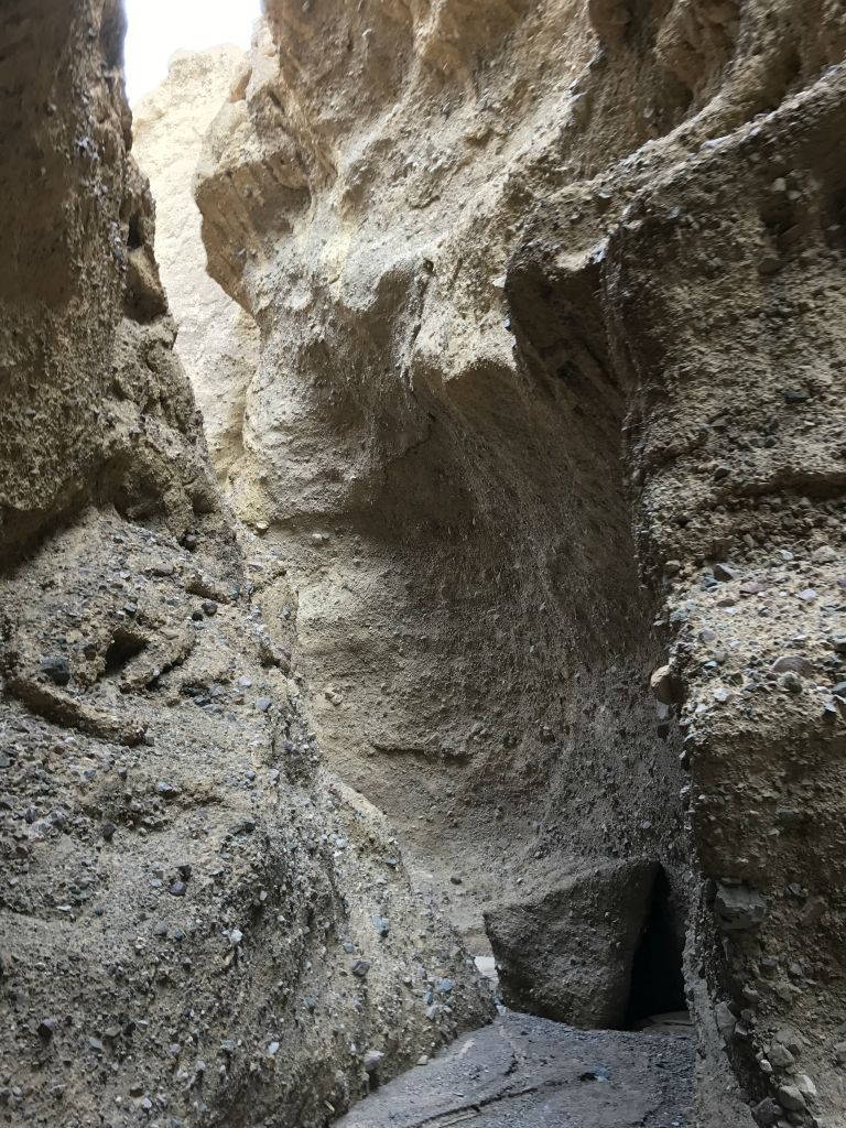 There are many spots within the slot where you cannot see any terrain above the towering walls:
