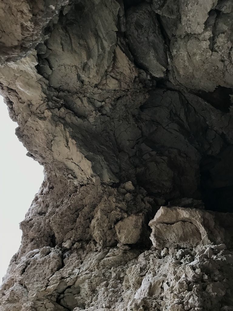 Looking straight up at the roof of Oriel Tunnel, it resembles a natural bridge: