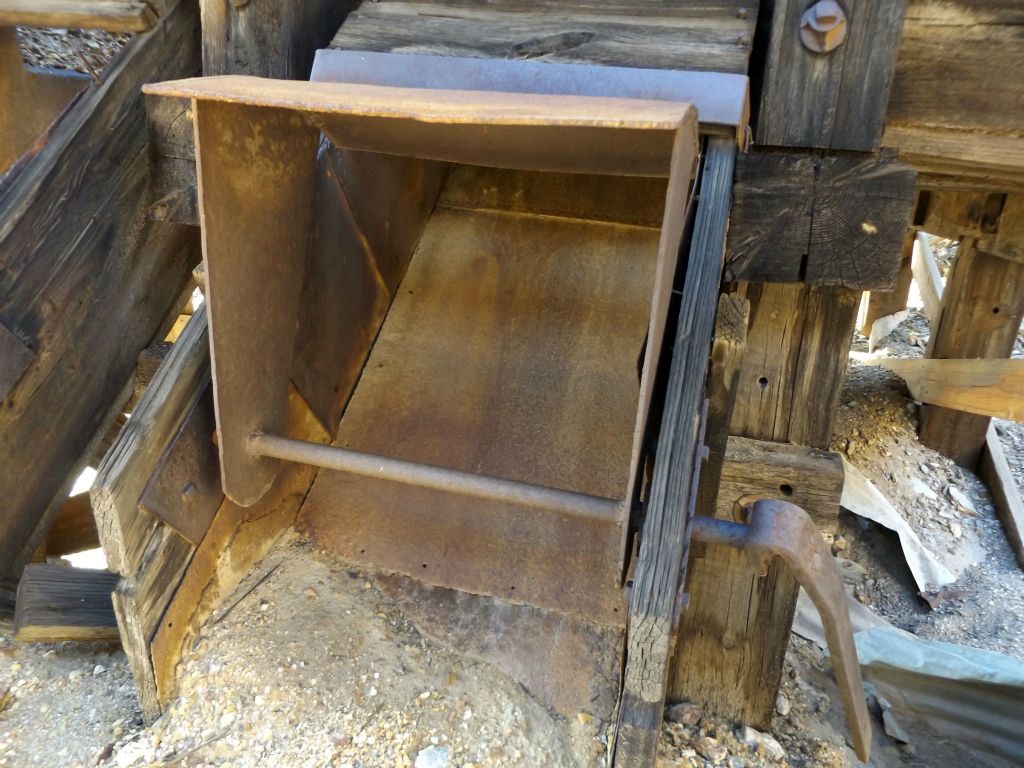 The ore buckets would then be loaded back up and continue out of the terminal, being carried by gravity down the mountain: