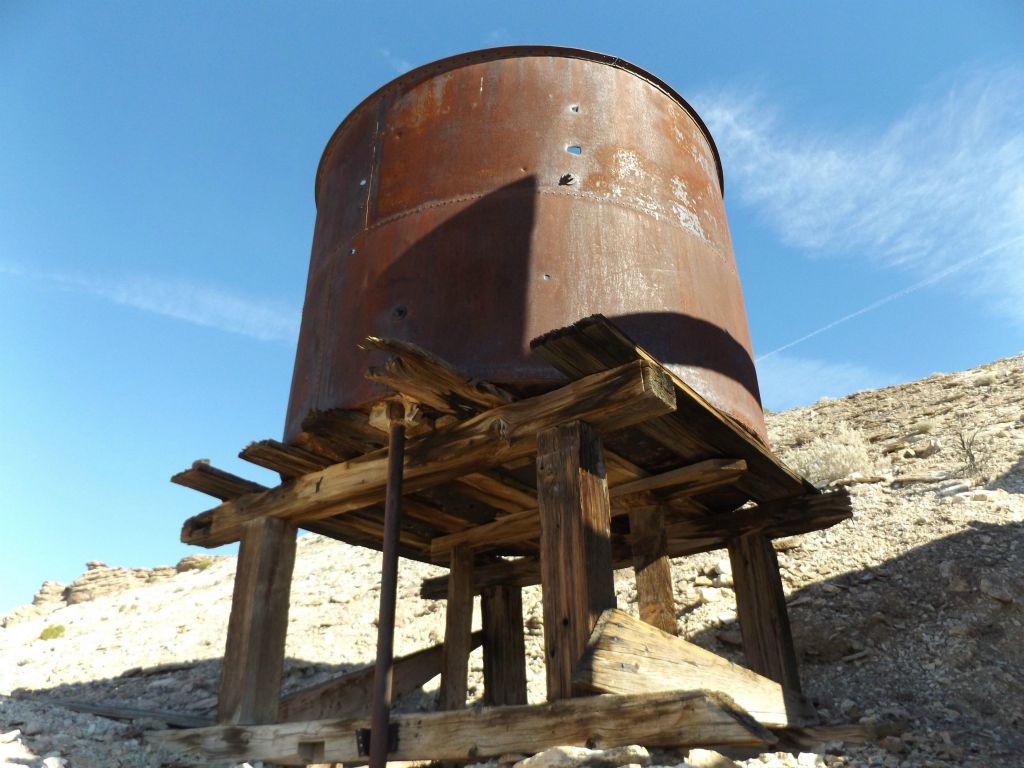The water tank next to the mill is still supported by a wooden structure which was built long ago: