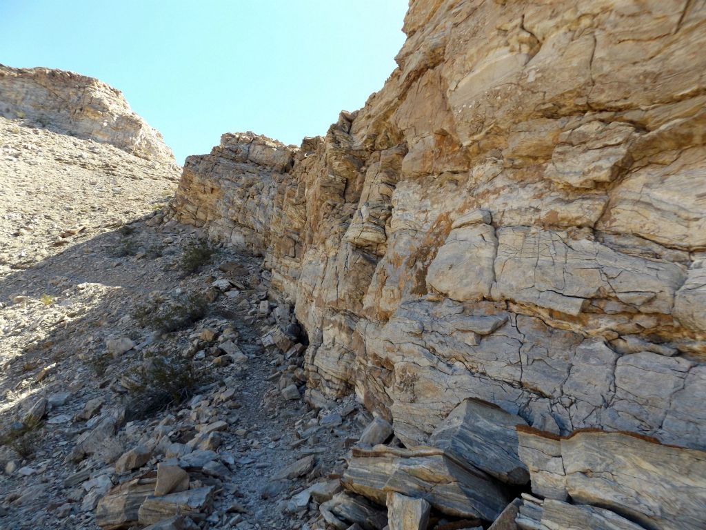 When you reach this rock wall, you are about 2/3 of the way up from Cyty's Mill to the canyon overlook: