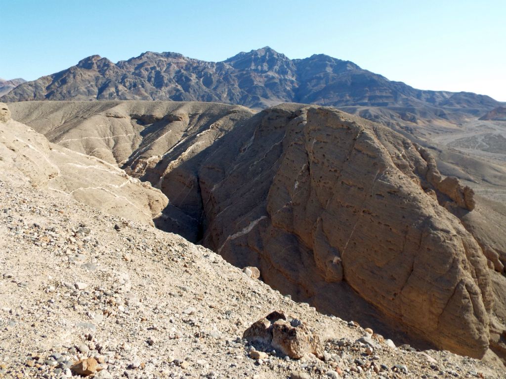 The eastern rim of Mummy Canyon seen with Pyramid Peak in the background: