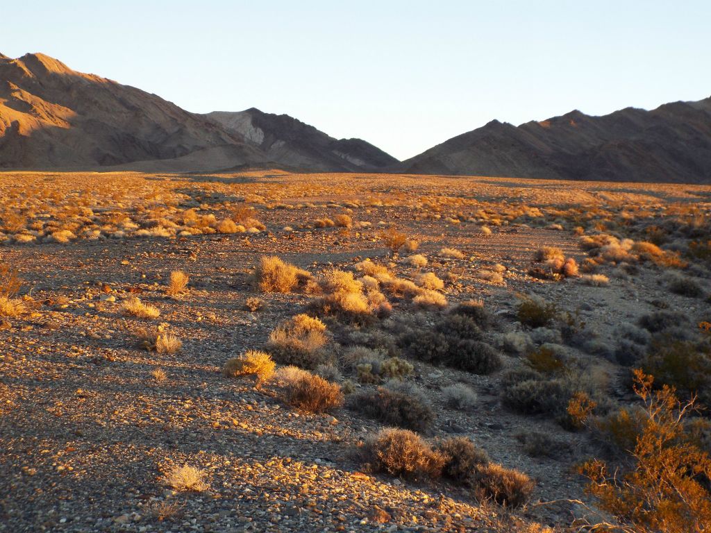 The hike across the flats to reach the gap is about 2 miles long: