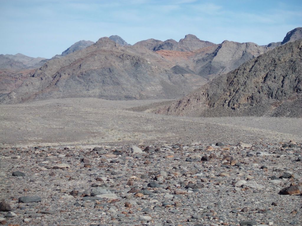 Once on top of the ridge, we encountered a long flat area that made walking really easy for quite some time: