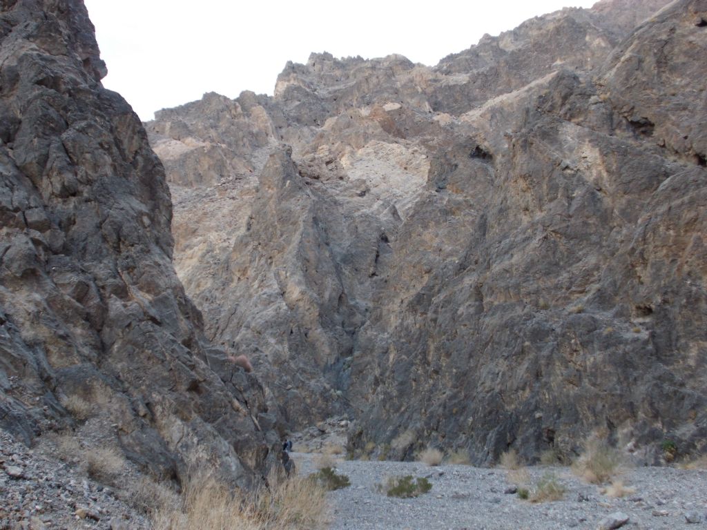 Typical rock wall in the early part of the canyon:
