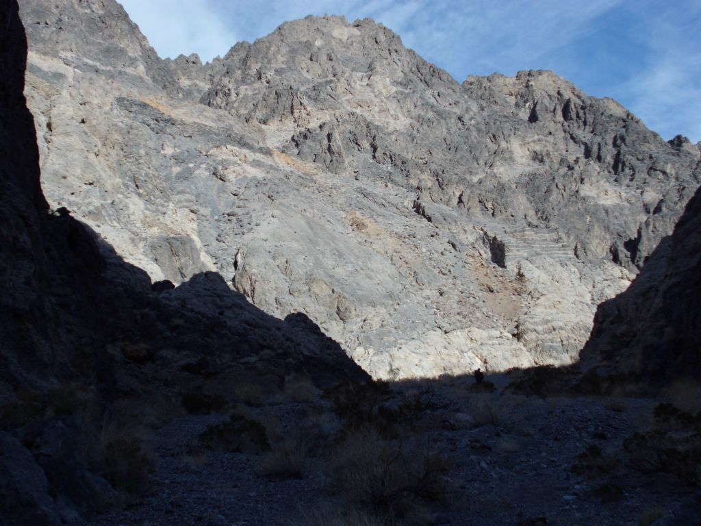 Morning shadows were framing the background cliffs perfectly: