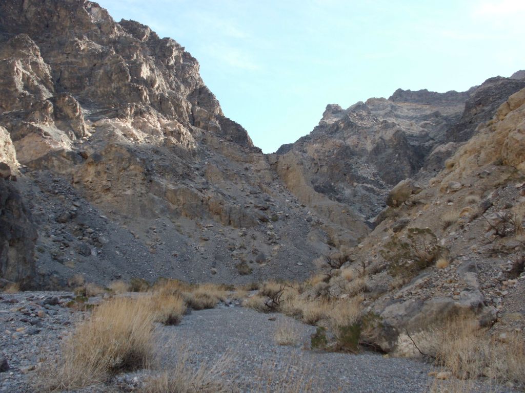 Hiking through the wash was quite easy for the first mile: