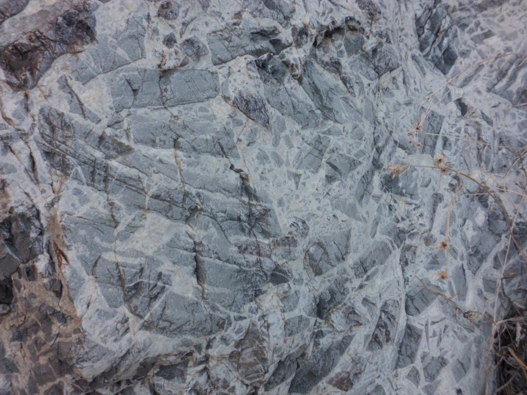 The next two pictures show some of the pretty patterns on the canyon walls:
