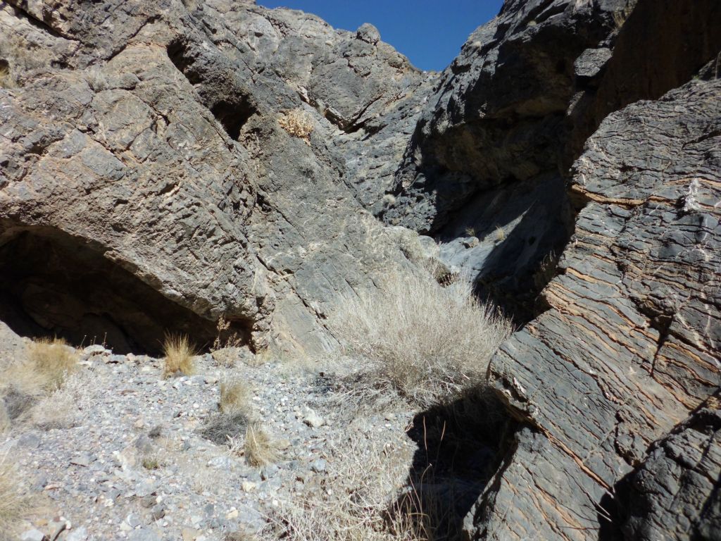 Winding our way through a section of shallow narrows with quick turns: