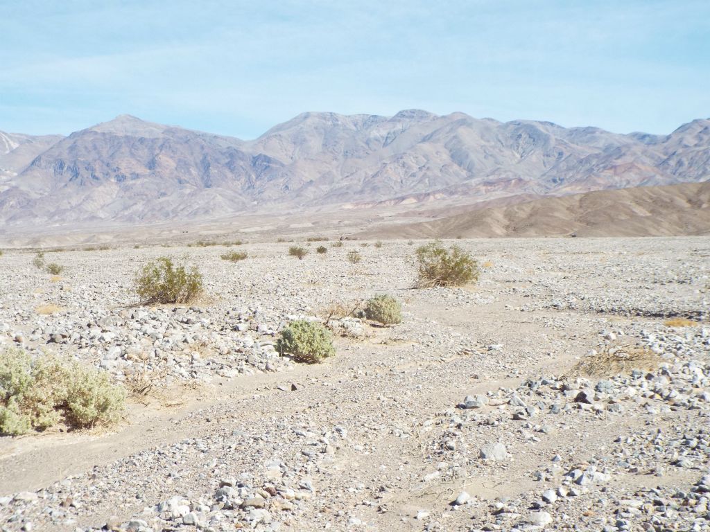 From the parking area, we aimed towards the left edge of the small hill in the distance: