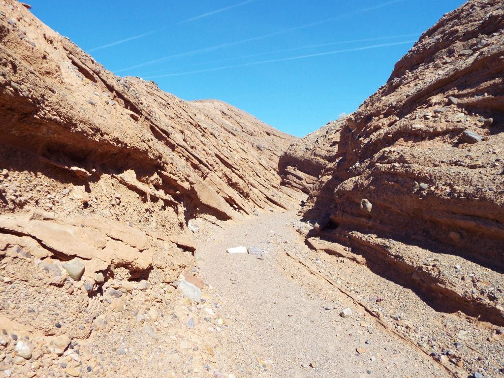 The conglomerate rock began to be mixed with small sections of sandstone:
