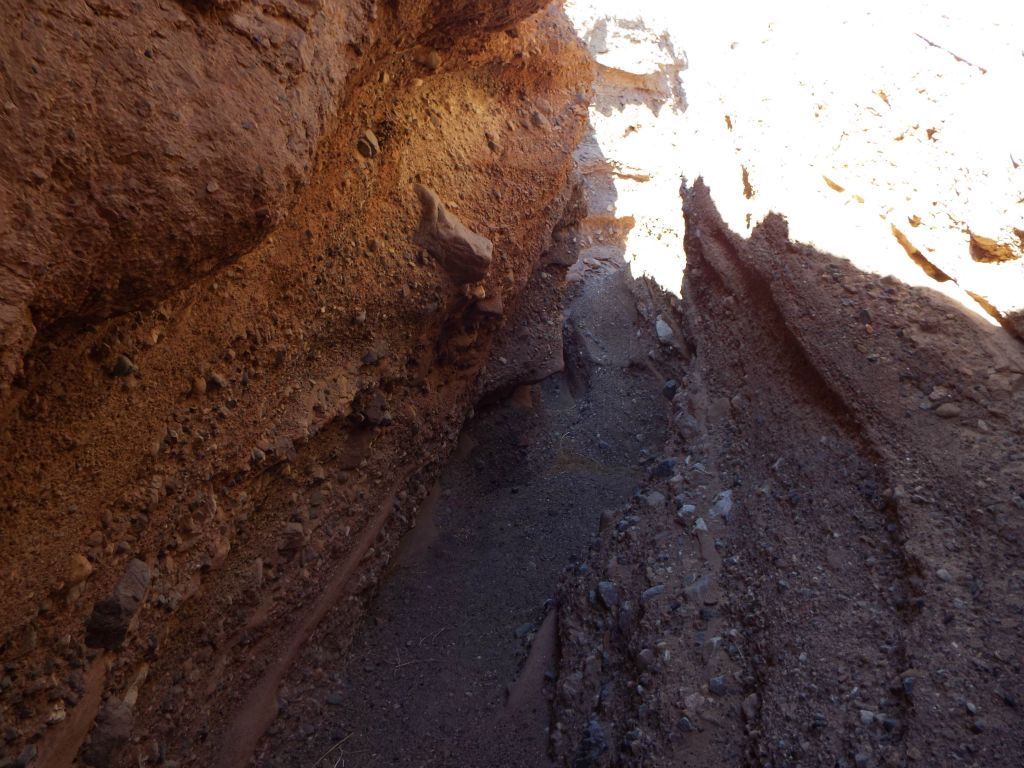 This was a very tight bend in the canyon in the midst of scenic rock layers: