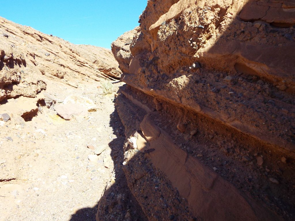 There were now multiple layers of sandstone mixed in with the conglomerate rock:
