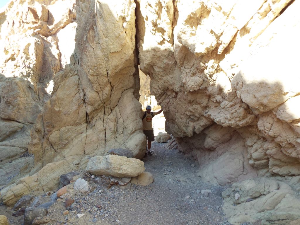 Badlands Bridge, as this minor natural bridge is known, is a bit reminiscent of Little Bridge over in Tucki Mountain: