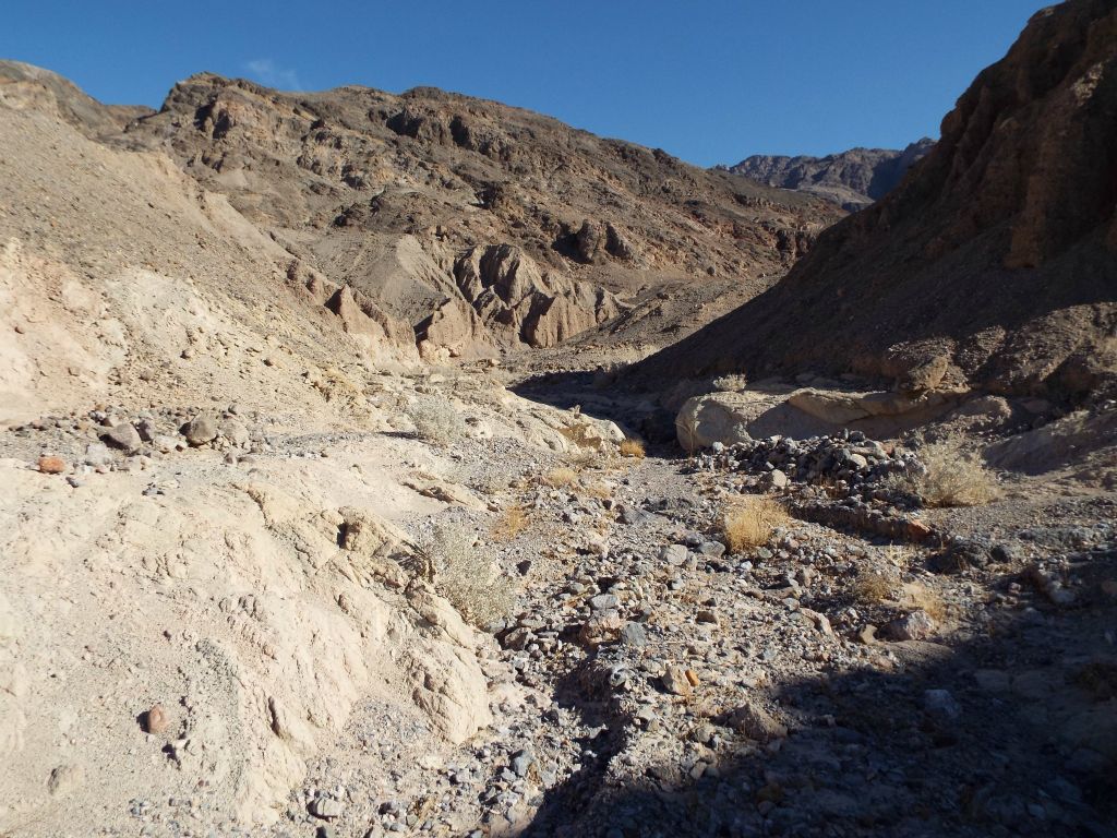 The central canyon then completely opens up as you continue hiking to the east: