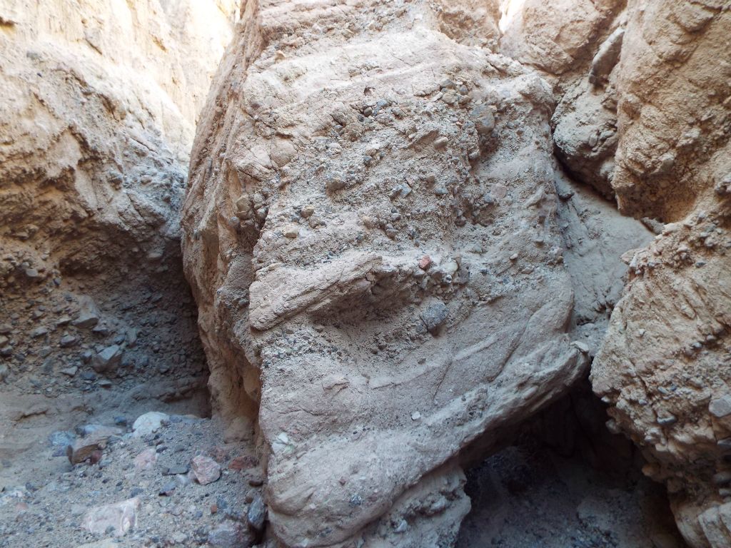 There are also spots where giant boulders have rolled into the canyon and created tunnels which must be crawled through: