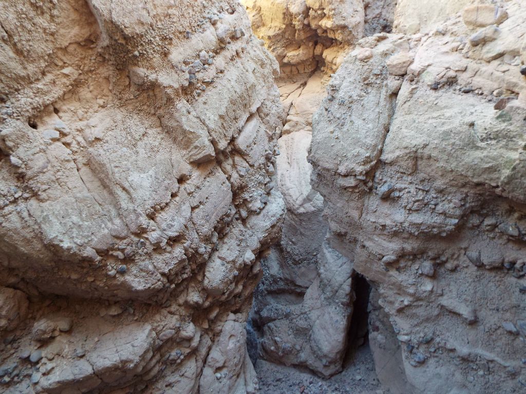 Alternate landscape view of the picture above reveals more side details: