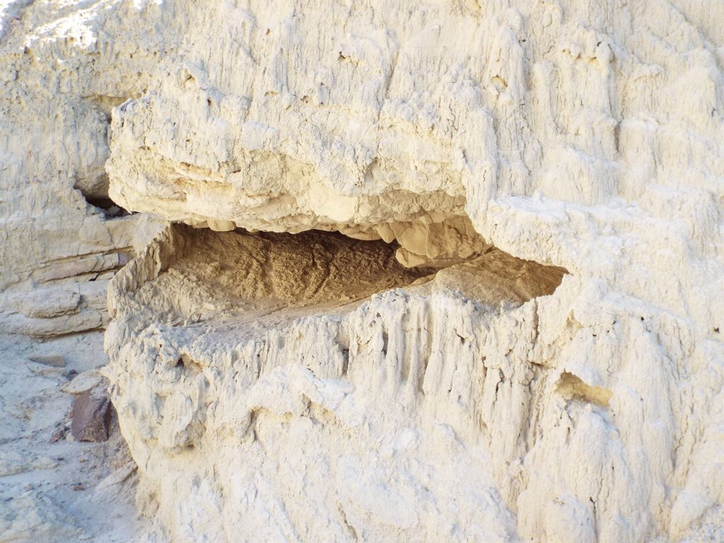 This rounded canyon wall looks like it has its mouth open: