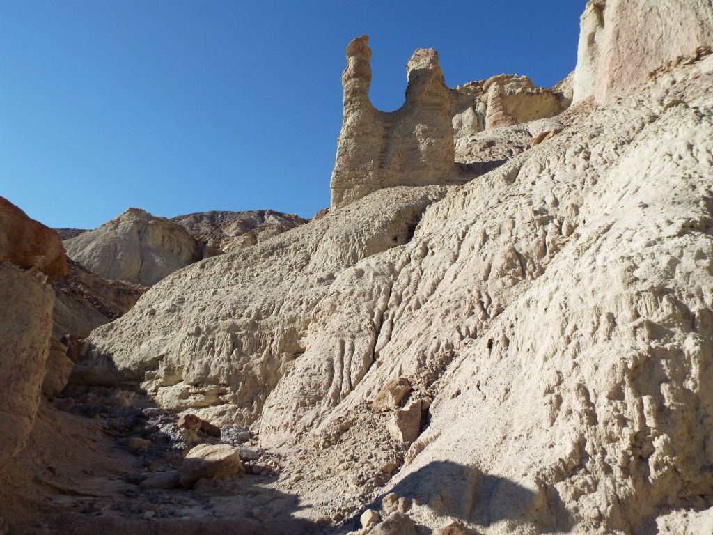 The next two pictures show views of the pinnacles (perhaps better called hoodoos to keep with the Bryce theme) while hiking up the fork: