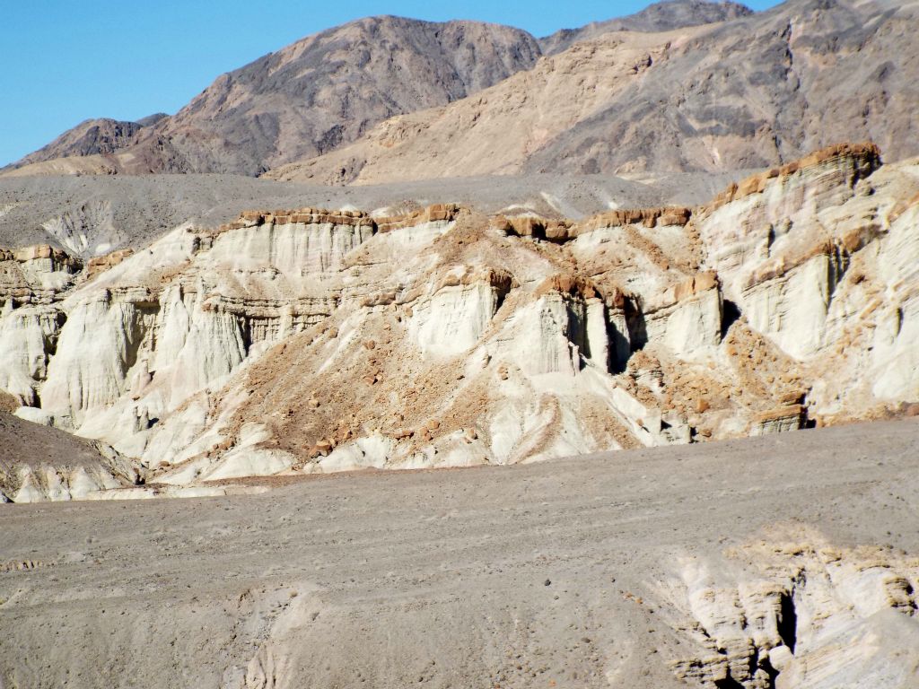 Zooming in on the much farther away mini-Bryce fork from the same spot: