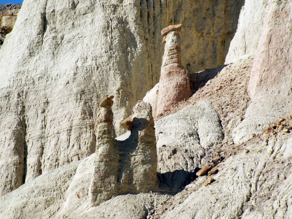 The pinnacles fork has a double pinnacle at the bottom and a rock-topped pinnacle just above it: