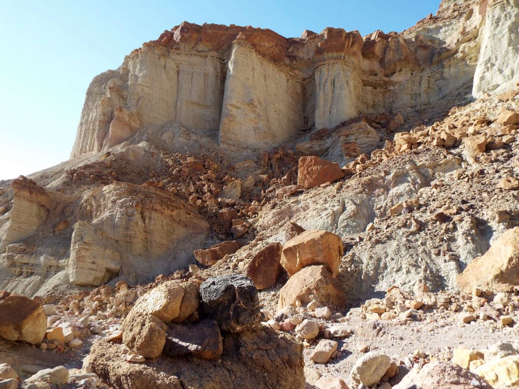 Check out the huge boulders which have broken off and rolled down the hillside: