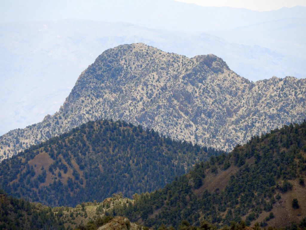 Zooming in on the summit block of Mount Palmer and the very challenging final climb section seen on the right side: