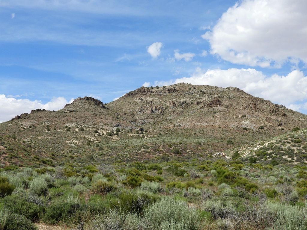 Some nice side canyon scenery which is passed by: