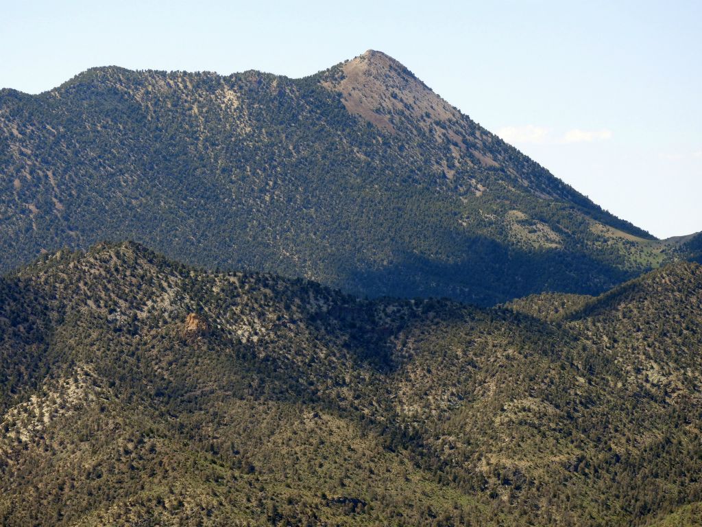 Much more of the steep northern slopes of Wahguyhe Peak could now be seen:
