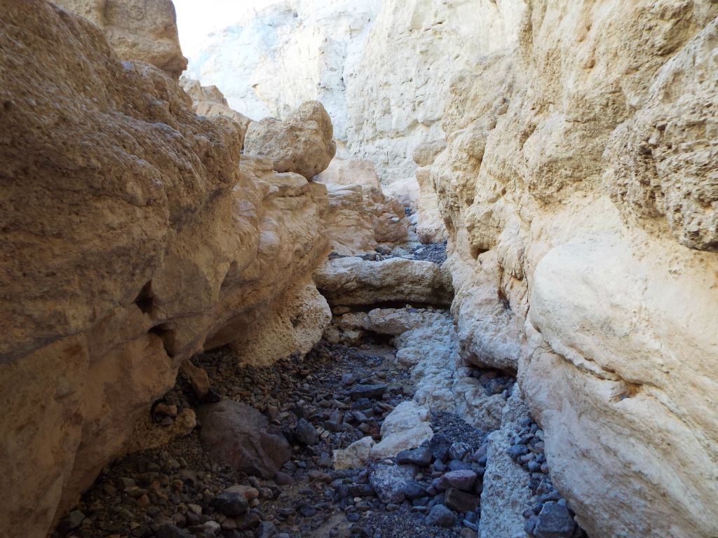 Two more pictures showing the extremely beautiful narrows through this area:
