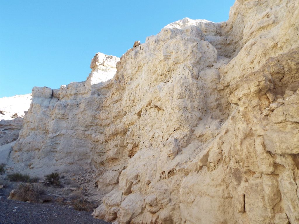 There weren't a whole lot of escape routes to reach the rim from the beginning to this point in the middle canyon: