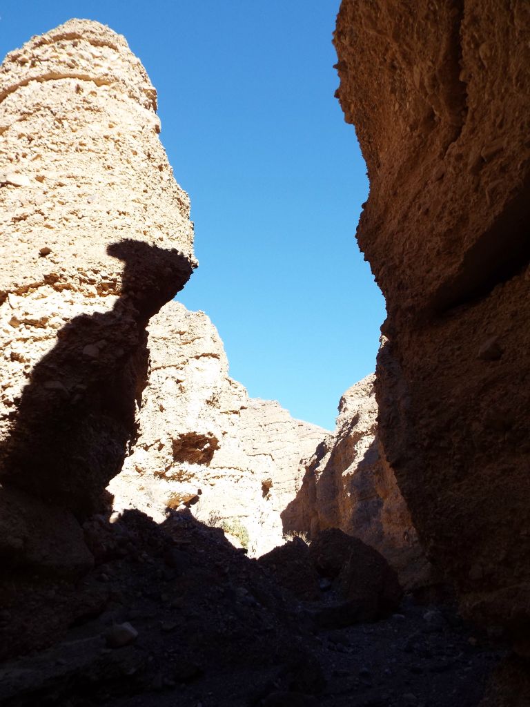 The walls of the upper canyon narrows had some serious height to them: