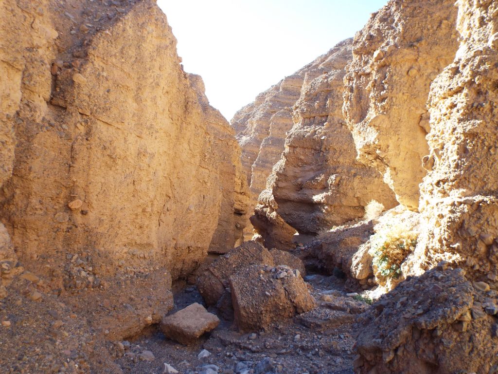 Seeing so many large fallen boulders in the wash provides a fine reminder of one of the inherent dangers of canyon hiking -- rockfall from above: