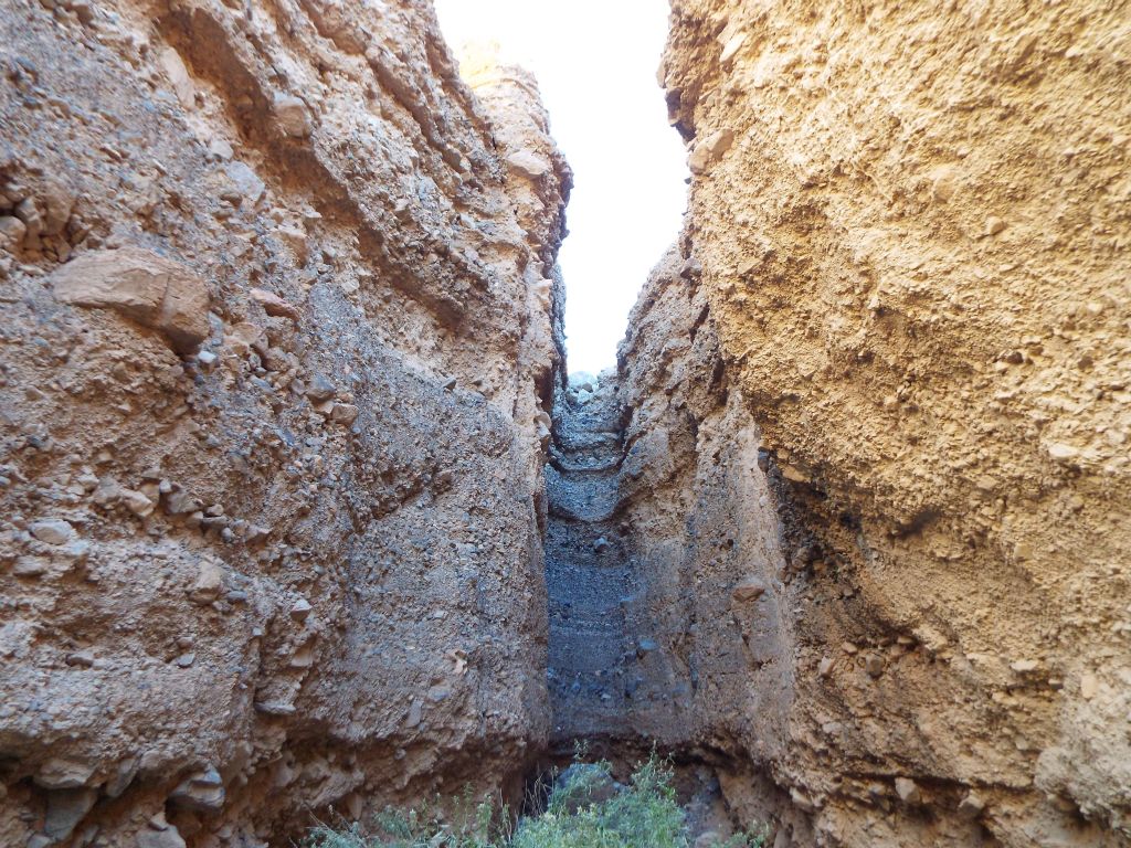 As mentioned earlier, there were a maze of side slots branching off from the main canyon.  One of those side slots ended with this huge dry fall:
