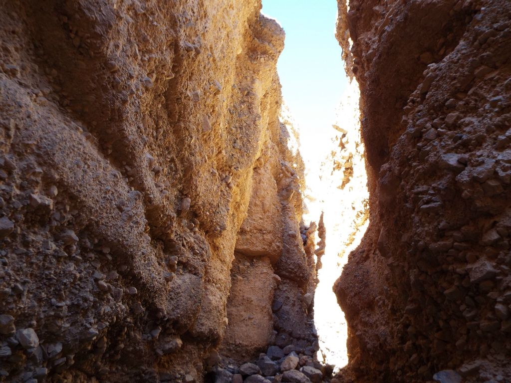 I think this is another picture of one of the side slots, but I just can't remember for sure.  The point is, there is a lot to explore in this area if you've got the time:
