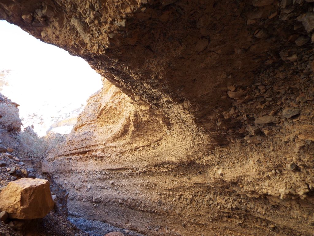Check out this stunning crescent-shaped overhang that is similar to the curves which form part of Crescent Bridge: