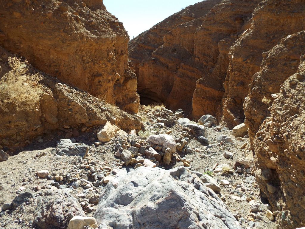 As I mentioned in my introductory comments, there were no known previous hikes of this canyon so I had high hopes for great narrows and potential spots for natural bridges: