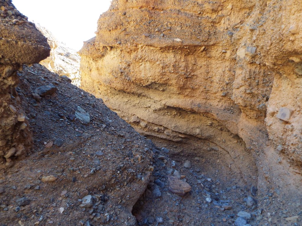 There were quite a few sharp bends and quick turns in the upper narrows: