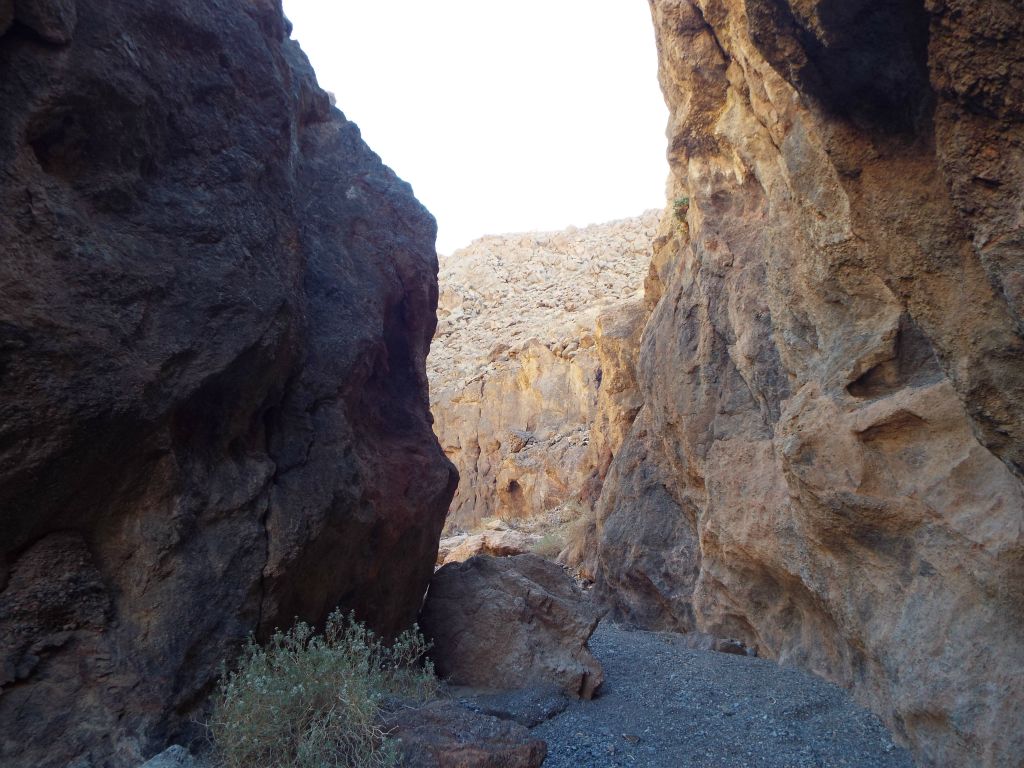 This view gives a good indication as to the height of the narrows: