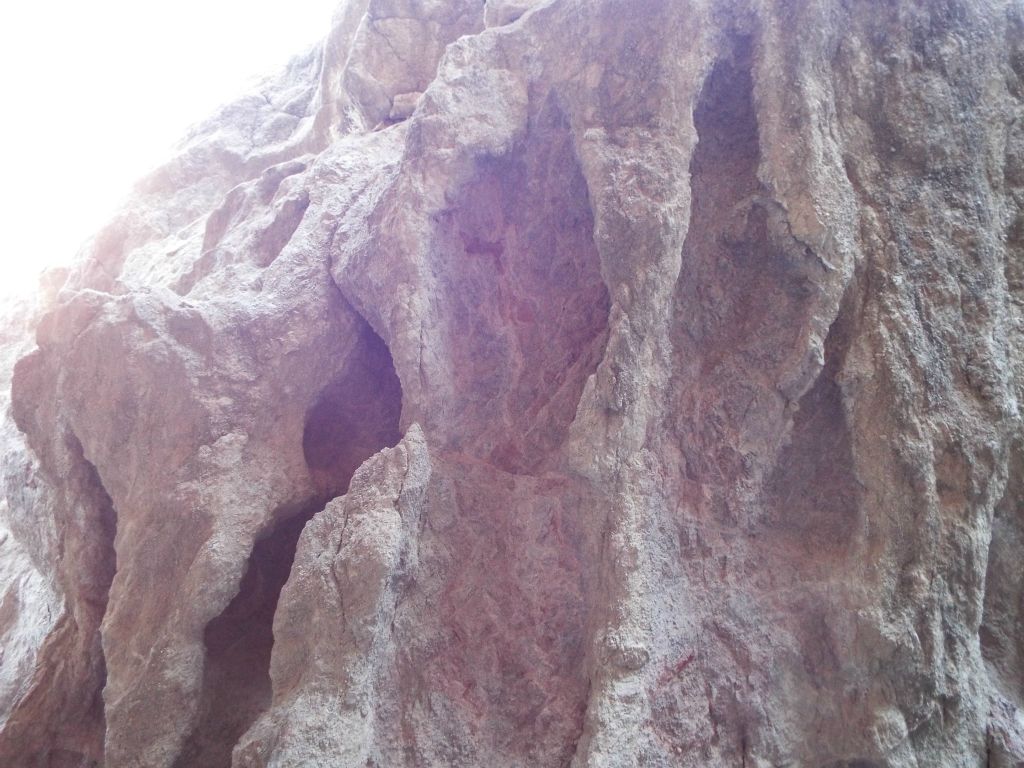 Even without the colors, these narrows would still be very interesting due to the unusual formations on the walls: