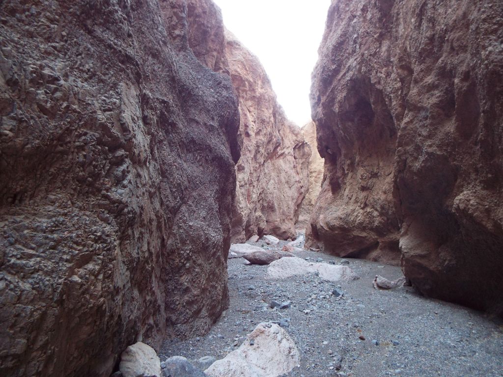 Thus, I headed back down the narrows for another look until I could find a way back up to the ridge: