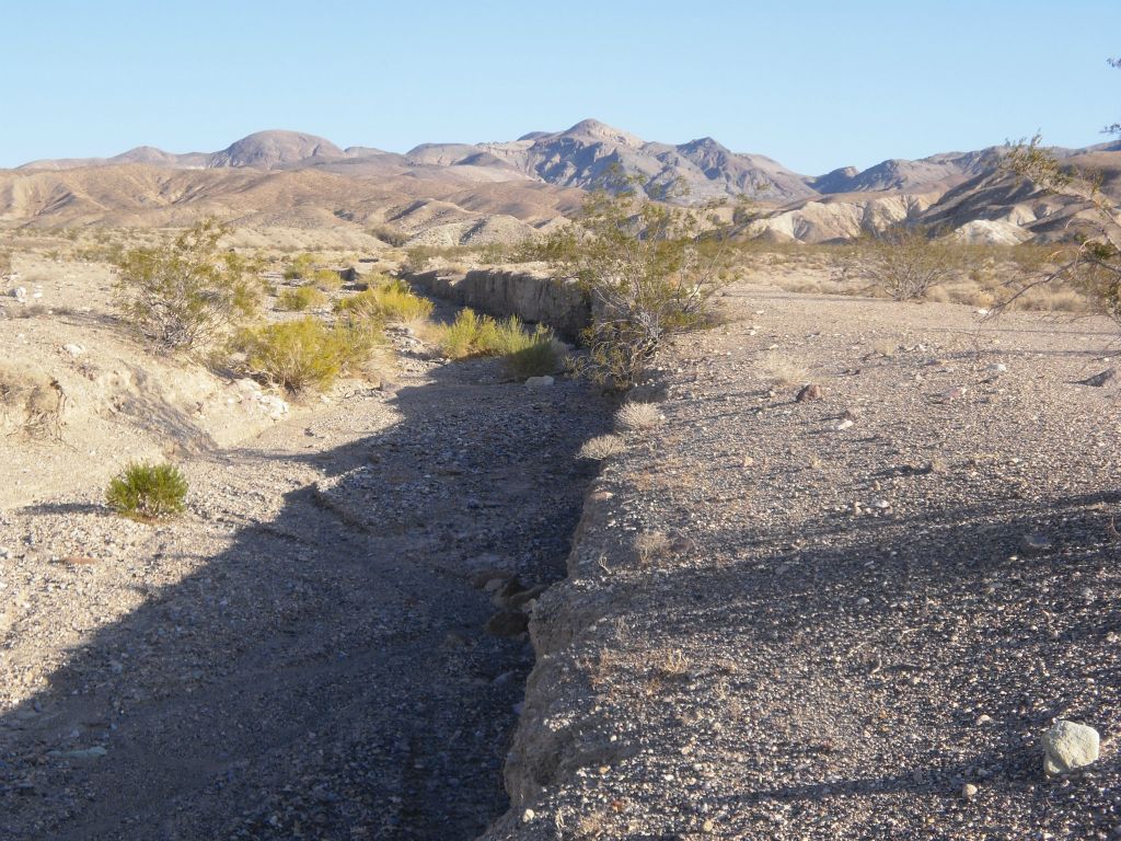 Here is an example of why hiking up the Grey Wall wash is so easy.  Notice the solid terrain on the right side of the picture.  Almost the entire way, hiking is possible on this type of firm ground:
