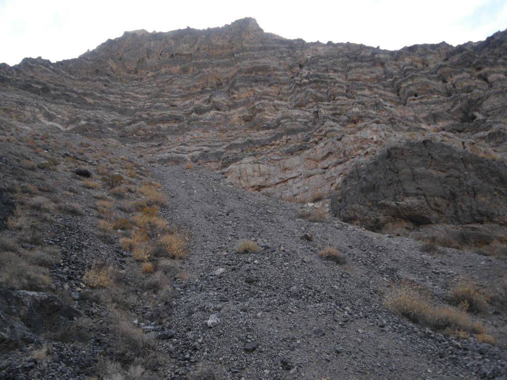 Most of the canyon is fully enclosed, but there are a few areas where it would be possible to scramble most of the way up to the ridge: