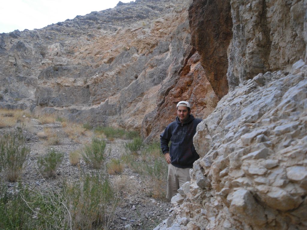 Getting a picture next to the pretty canyon wall which caught my attention:
