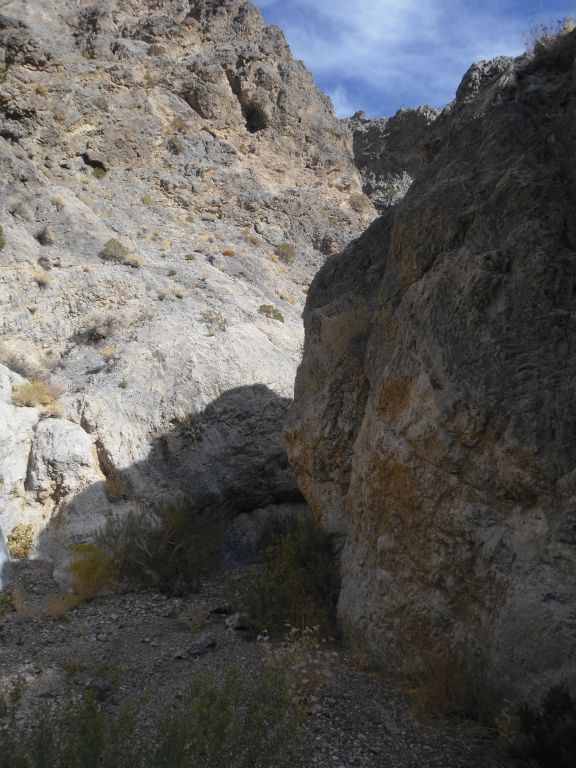 Yet another dramatic bend in the canyon: