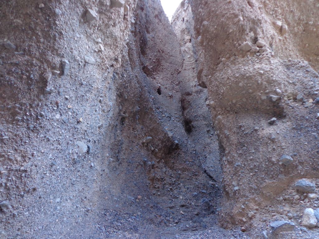A side slot caught my attention, so I climbed up to check it out: