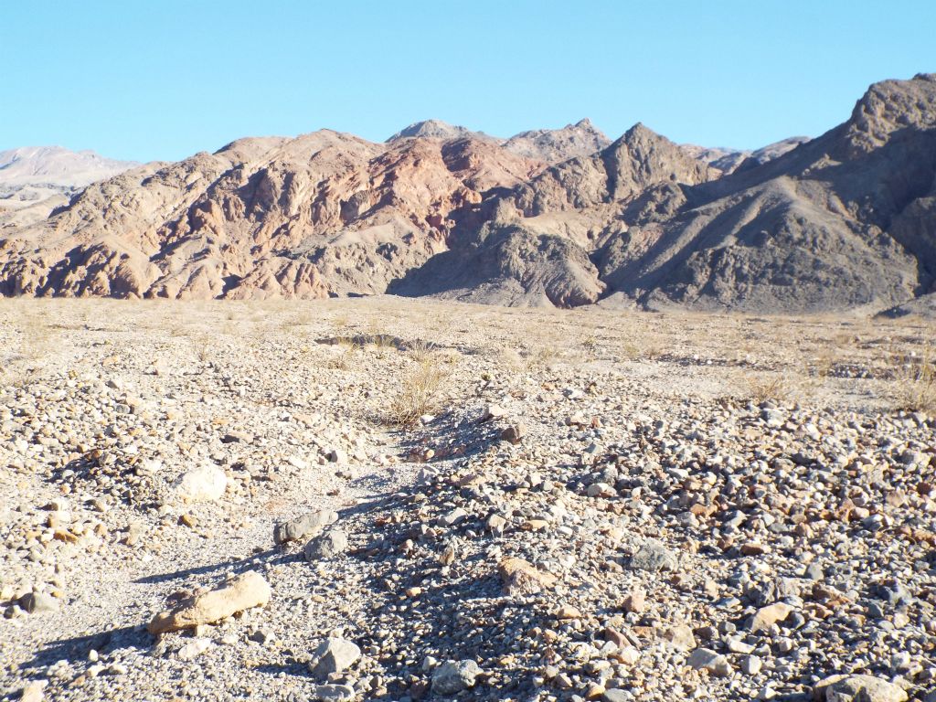Eventually, the flat hillside came to an end and we were deposited back into the wash: