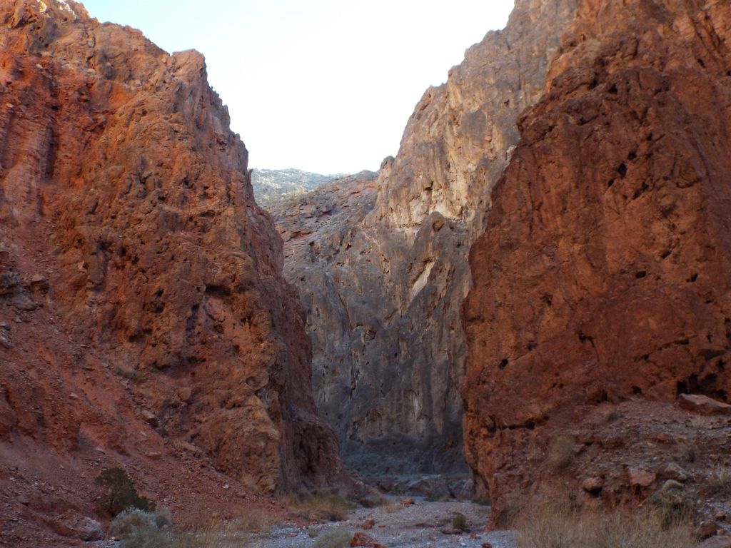 The 1st Narrows start just ahead where the two high walls come very close together: