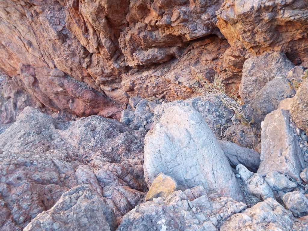 The far right side of the shelf contains these large boulders: